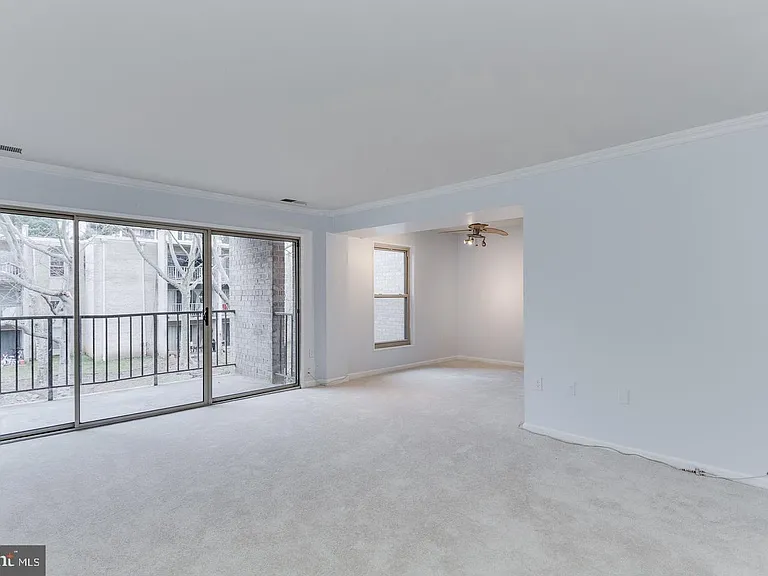 26 Canterbury Sq #202 — Photo 2