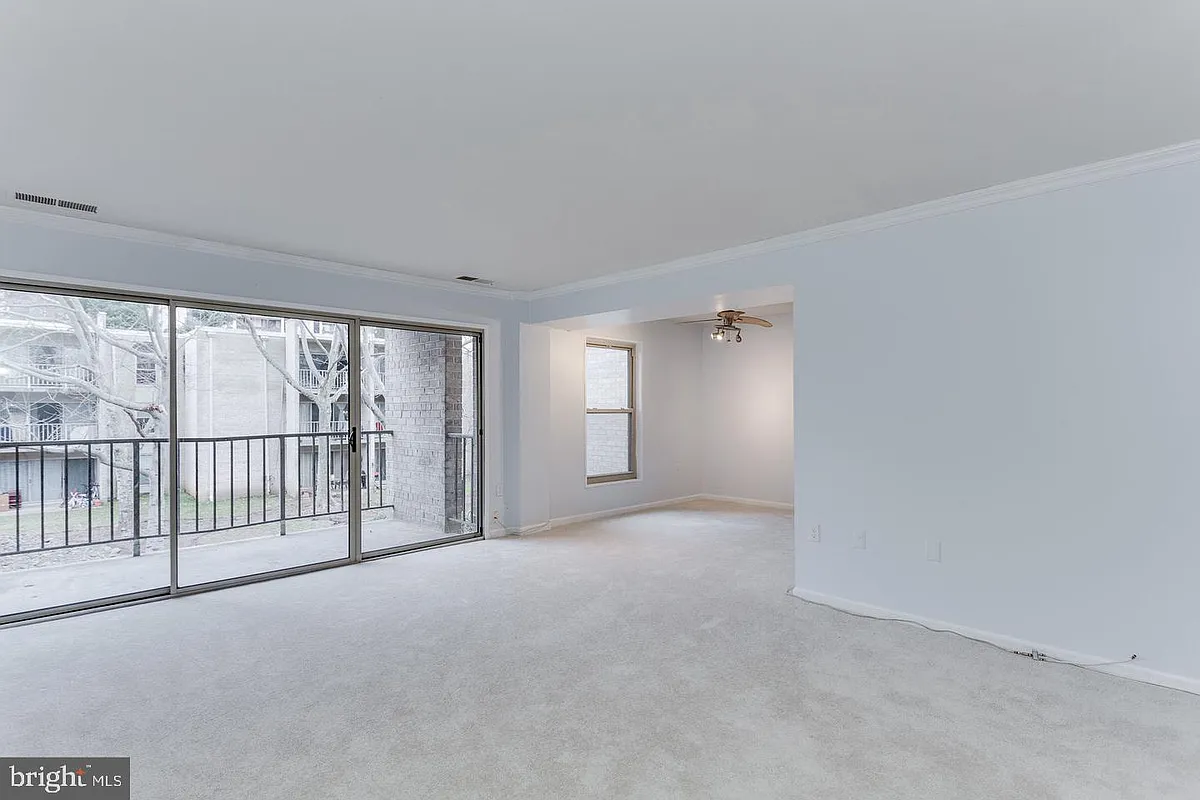 Building Photo - 26 Canterbury Sq #202