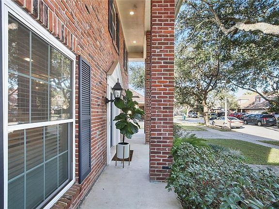 3rd image of 4508 Chateau Dr