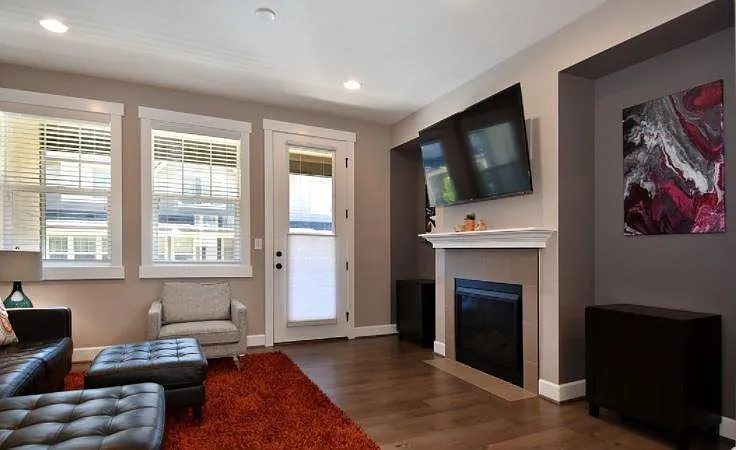 1341 Brooklyn Walk NE — Photo 2