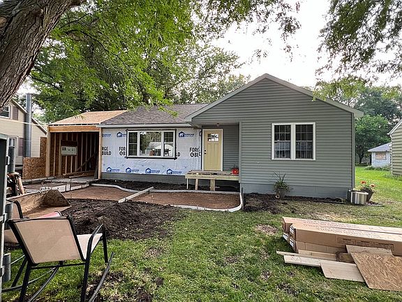 2nd image of 815 N 13th St