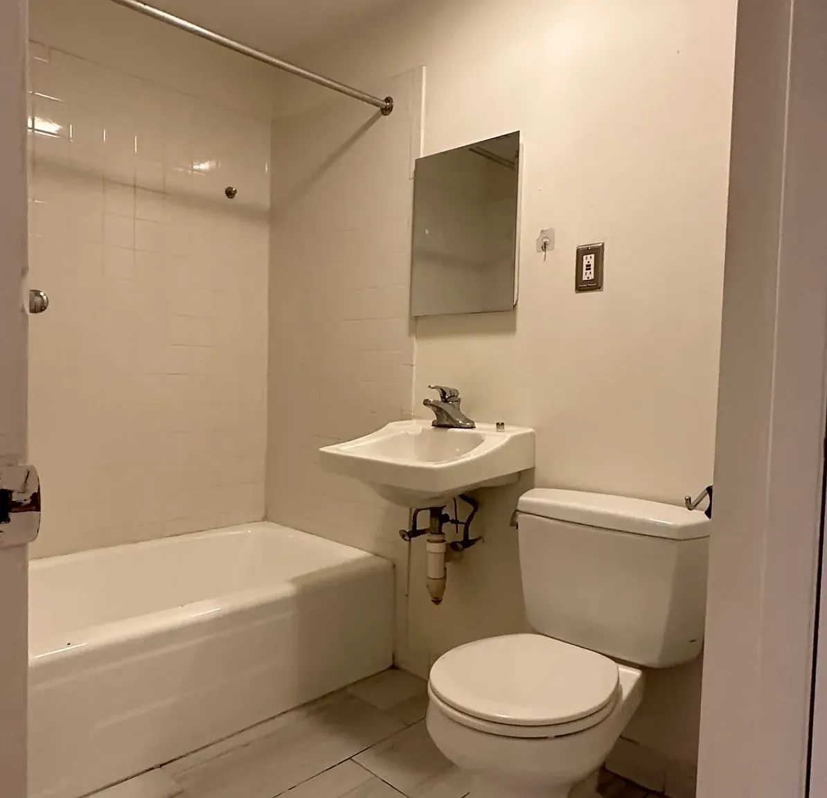 Studio, 9999 sqft, $2,500 — Photo 1