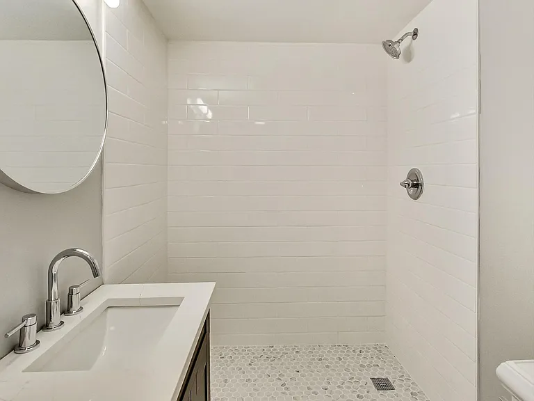 1831 W Fletcher St #1 — Photo 16