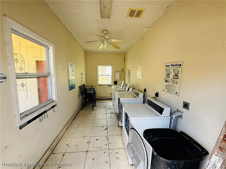 2121 Lakeview Dr — Photo 17