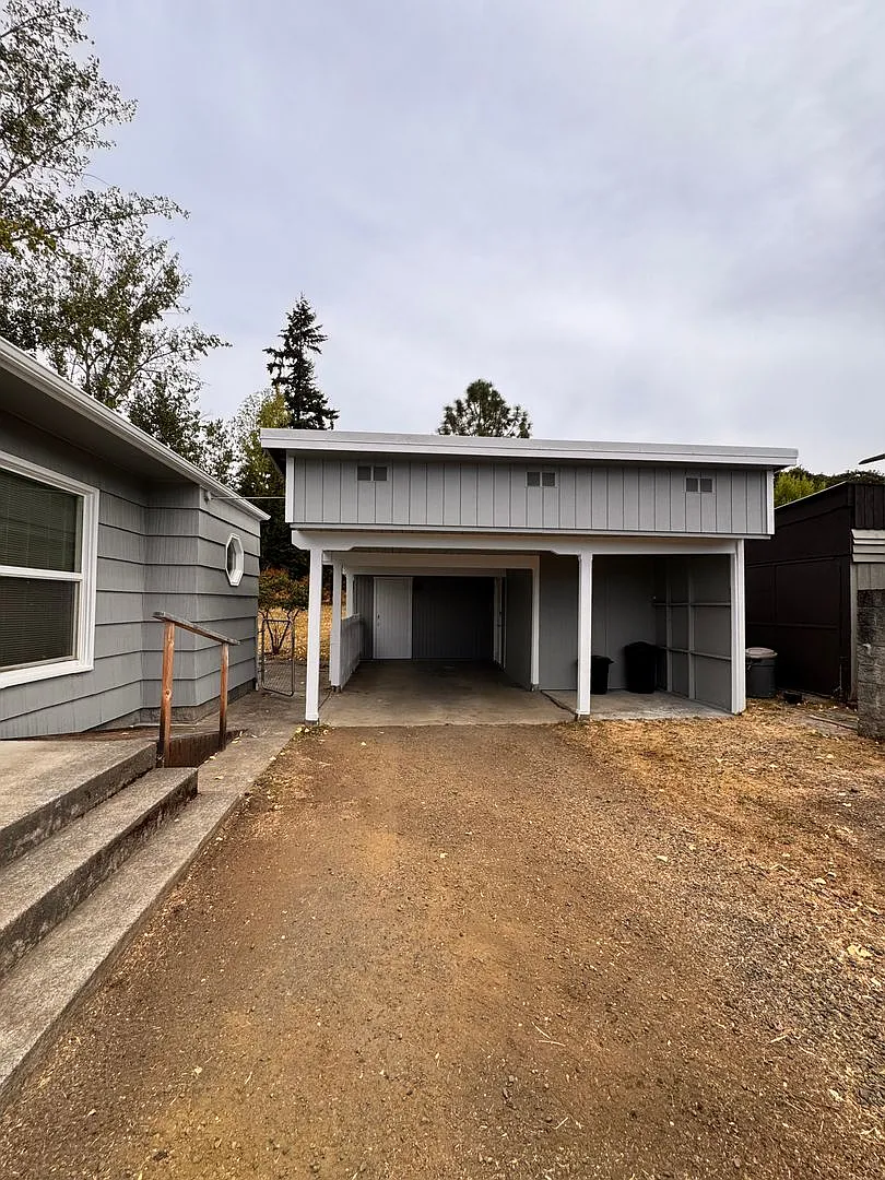 2 Bedroom home with Carport — Photo 2