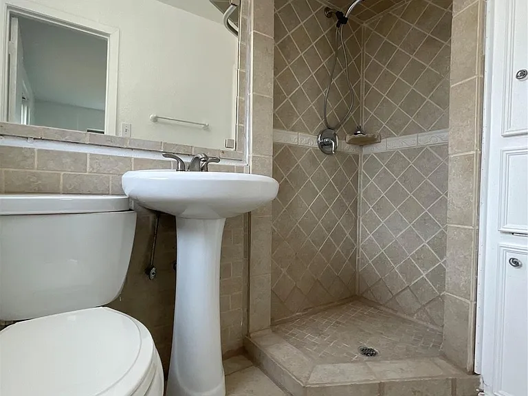 4803 Geraldine St — Photo 12