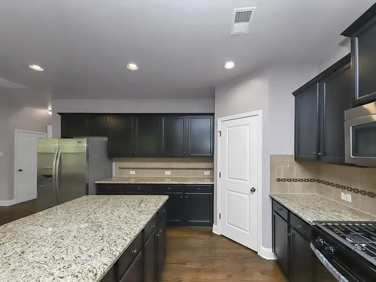 6059 Cove Park Dr — Photo 19