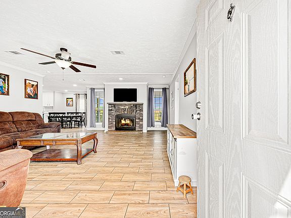 5th image of 655 Lowe Rd