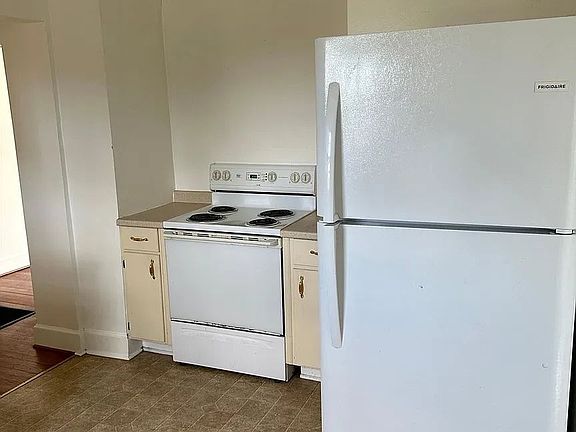 3rd image of 410 Clover St