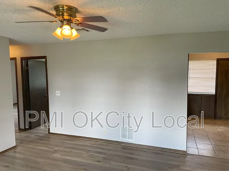2325 N Redmond Ave — Photo 4