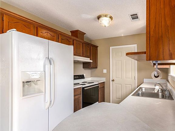 5th image of 1011 Opal Dr