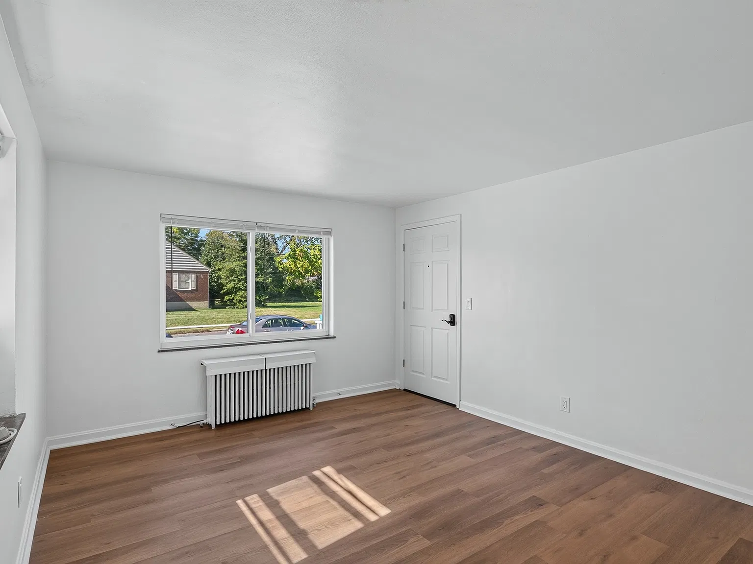 1 bed, 750 sqft, $1,050 — Photo 3