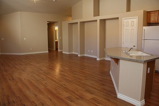 4th image of 327 Cactus Sands Ave
