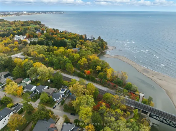 313 Dyson Rd, Pickering, ON L1W 2N1