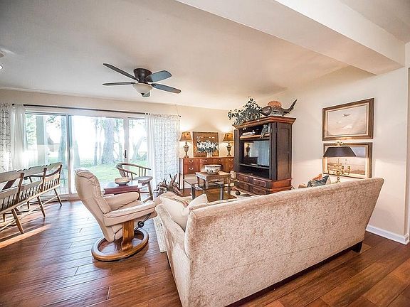 2nd image of 1028 Autumn Woods Ln