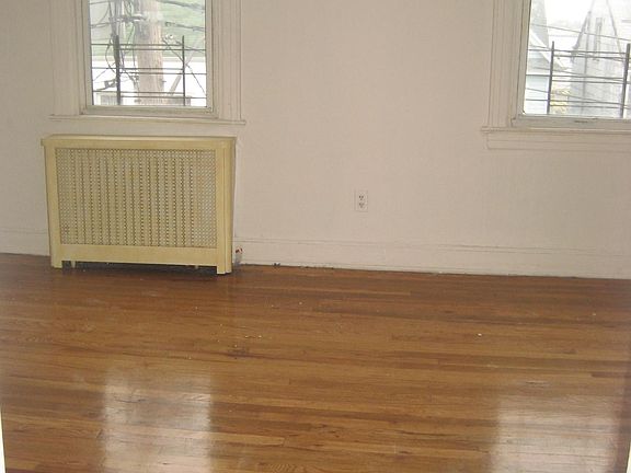 Main BR w/ Hardwood floors