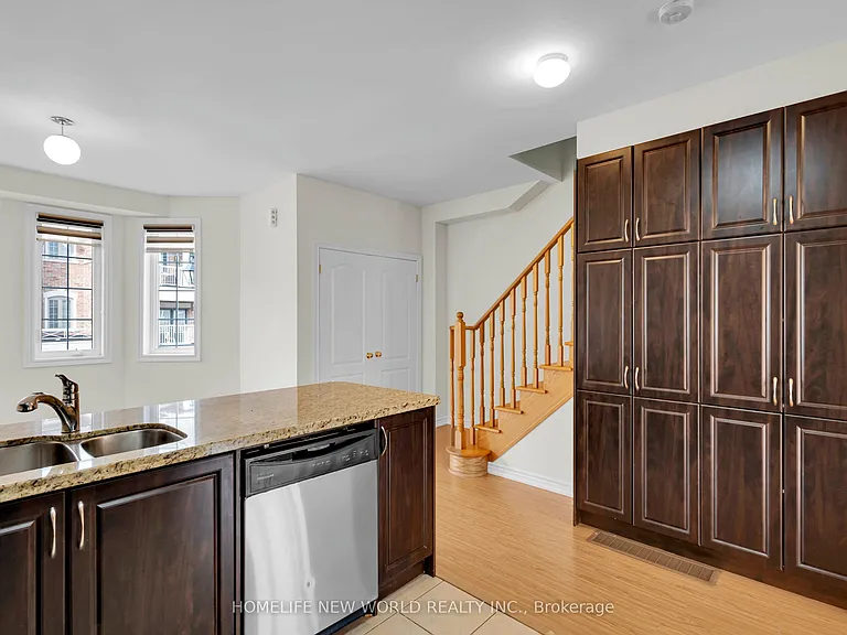 8 Shiff Cres — Photo 14