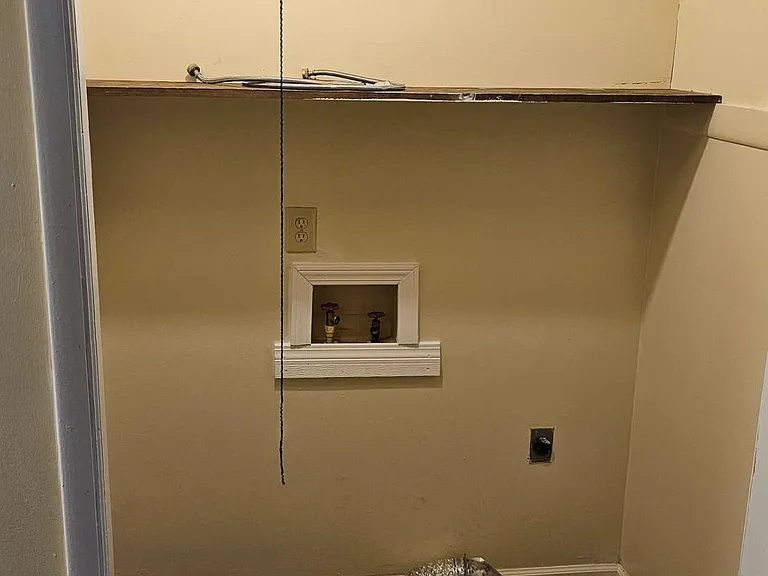 412 Vienna Cir — Photo 10