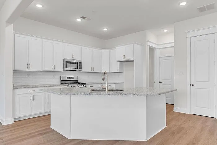 4839 Chatelet Dr — Photo 6