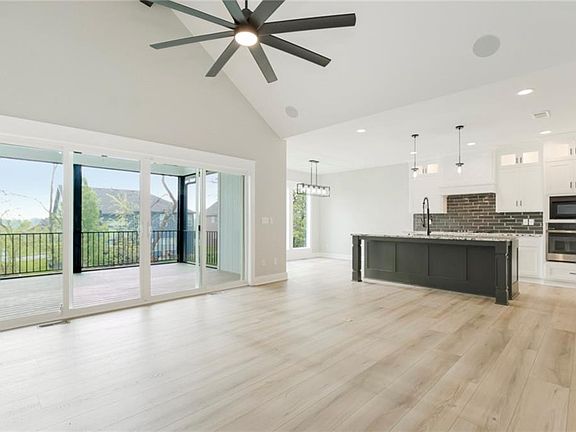 5th image of 3116 SW Summit View Trl