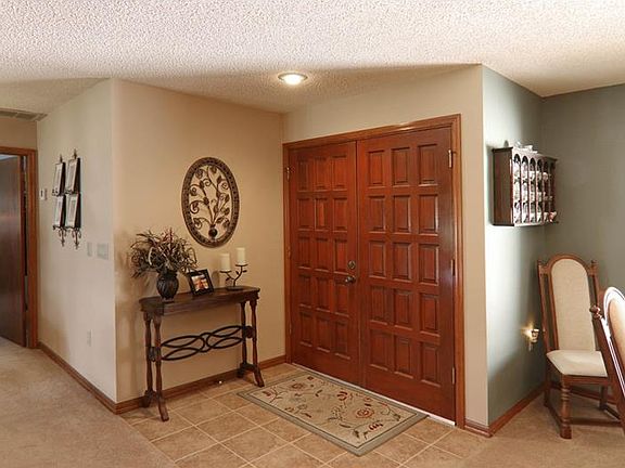 3rd image of 2702 Laurel Oak Dr