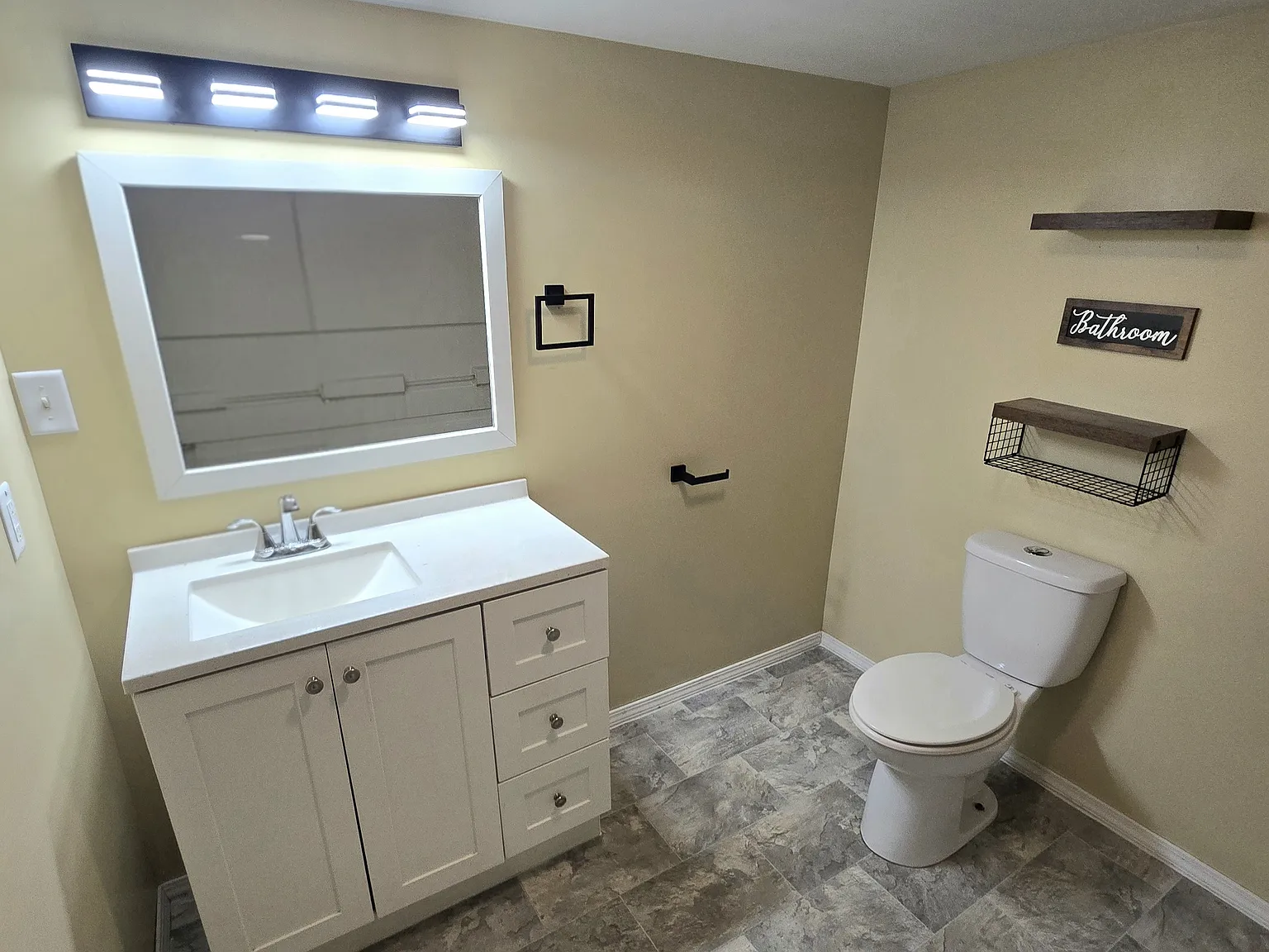 215 N Hudson Ave — Photo 2