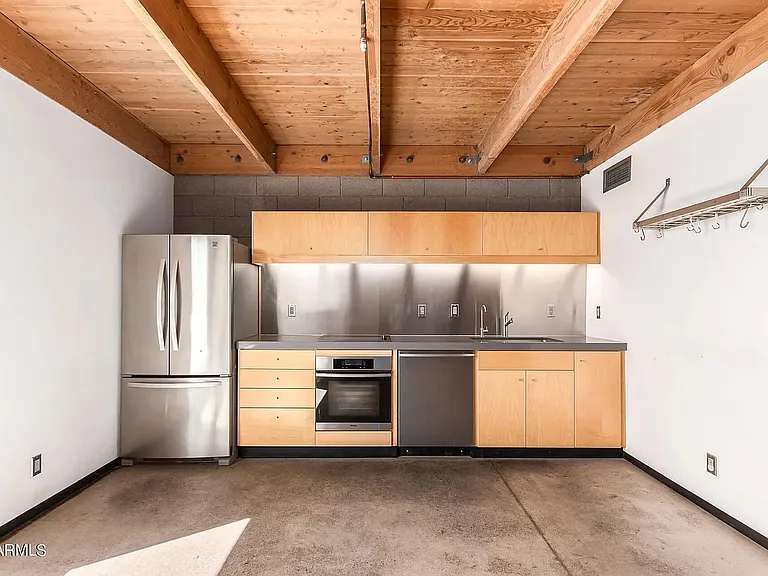 525 E Willetta St #9 — Photo 9