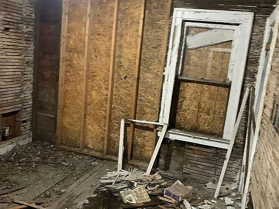 4th image of 17128 Strasburg St