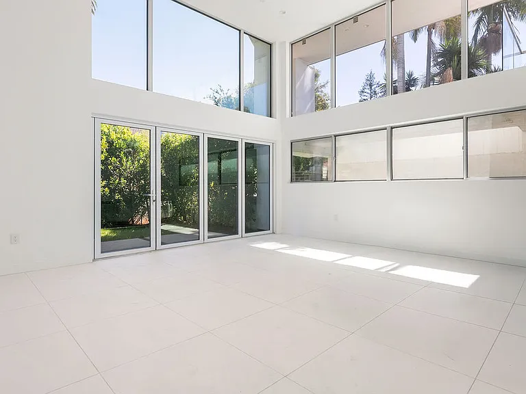 621 N Kings Rd #1 — Photo 6
