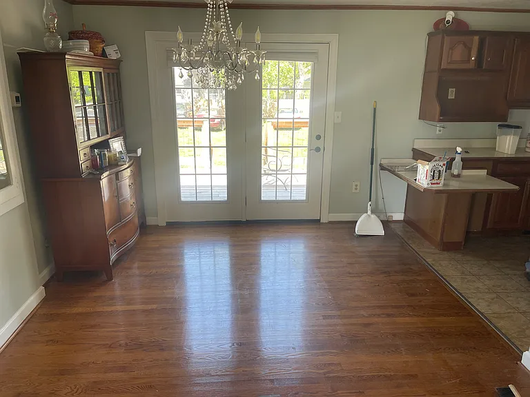 220 Williams St — Photo 6