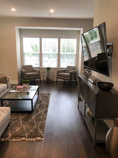 Crest View Dr, Hyattsville — Photo 4
