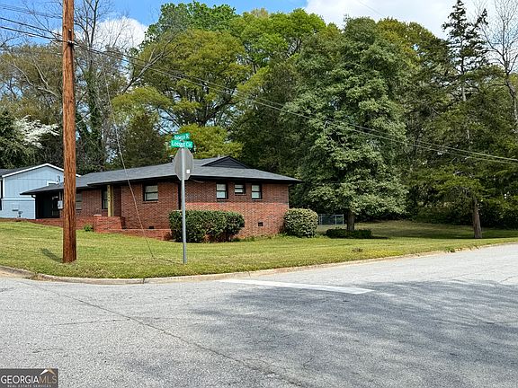 3rd image of 3149 Rebecca St SW