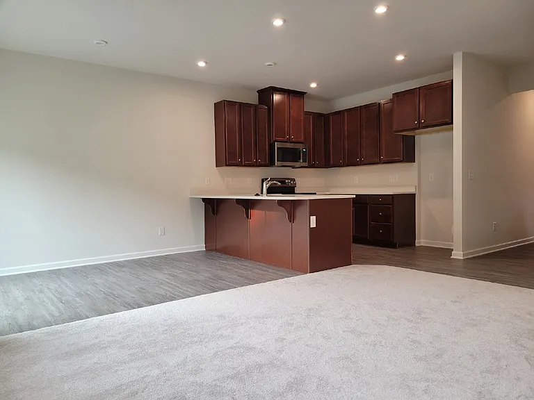 633 Exmoor Dr — Photo 6