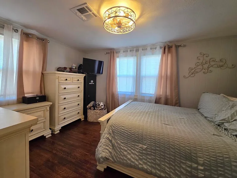501 I St NE — Photo 9