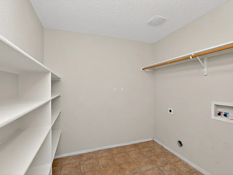 361 Blairwood Dr — Photo 9