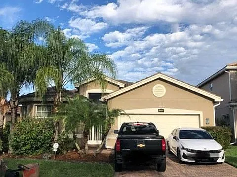 11225 Sparkleberry Dr