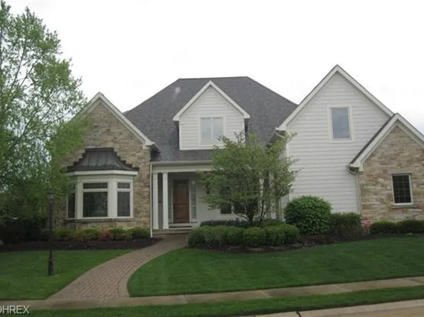 2389 S Chapparal Rd S #14, Westlake, OH 44145