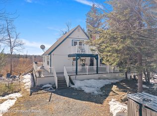 7696 Fawn Ln, Tobyhanna, PA 18466