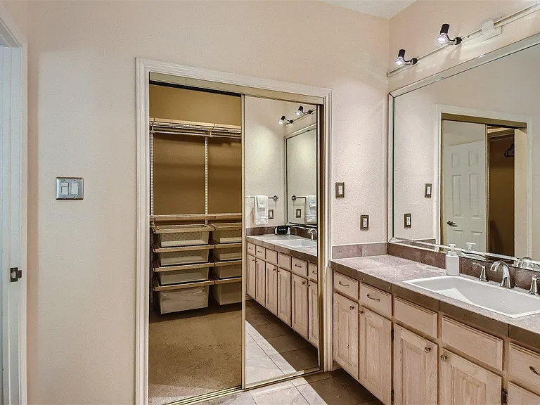 4129 Holland Ave — Photo 25