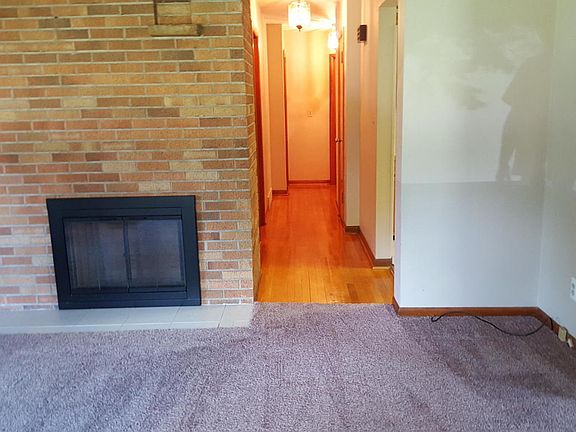 4th image of 2625 Burritt St NW