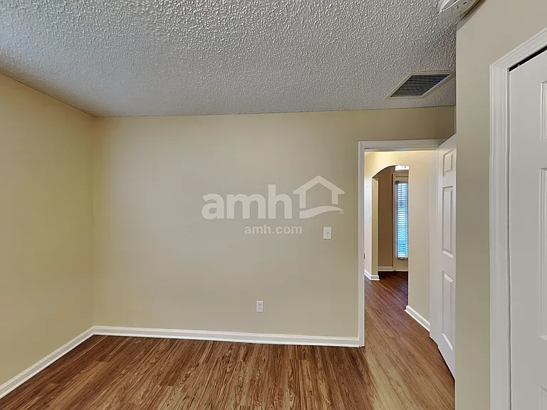 807 Hickory Knolls Dr — Photo 12