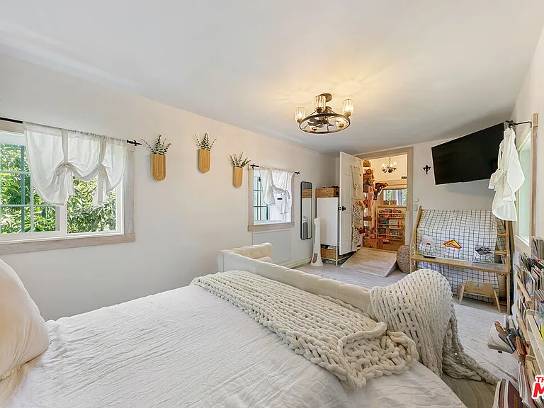 2851 Seabreeze Dr — Photo 39