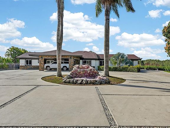 4th image of 19390 SW 312th St