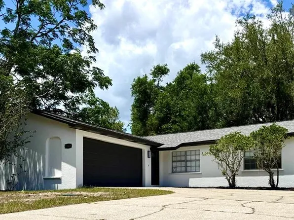 1639 Spring Lake Rd, Fruitland Park, FL 34731