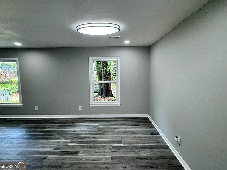 1508 Vancouver Dr — Photo 10