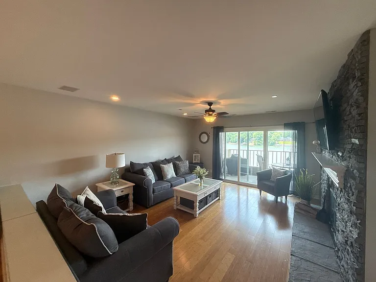 9817 Emerald Point Dr #8 — Photo 8