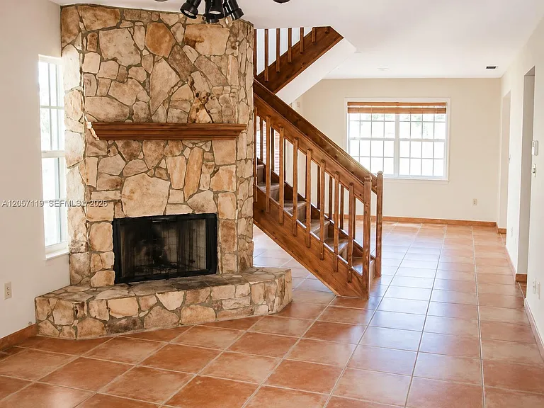 11921 SW 117th Ct — Photo 3