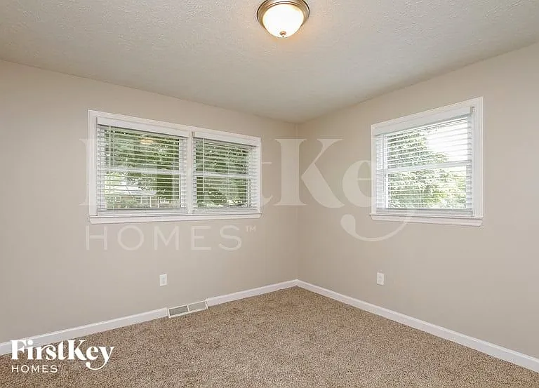 6235 Lynwood Dr NW — Photo 10