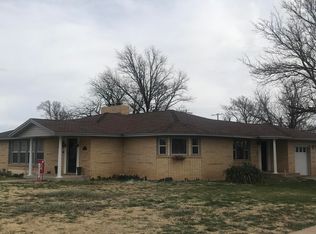 611 W 11th St, Plainview, TX 79072