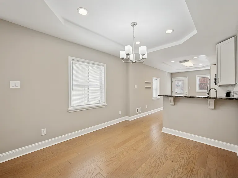 2354 Duncan St — Photo 5